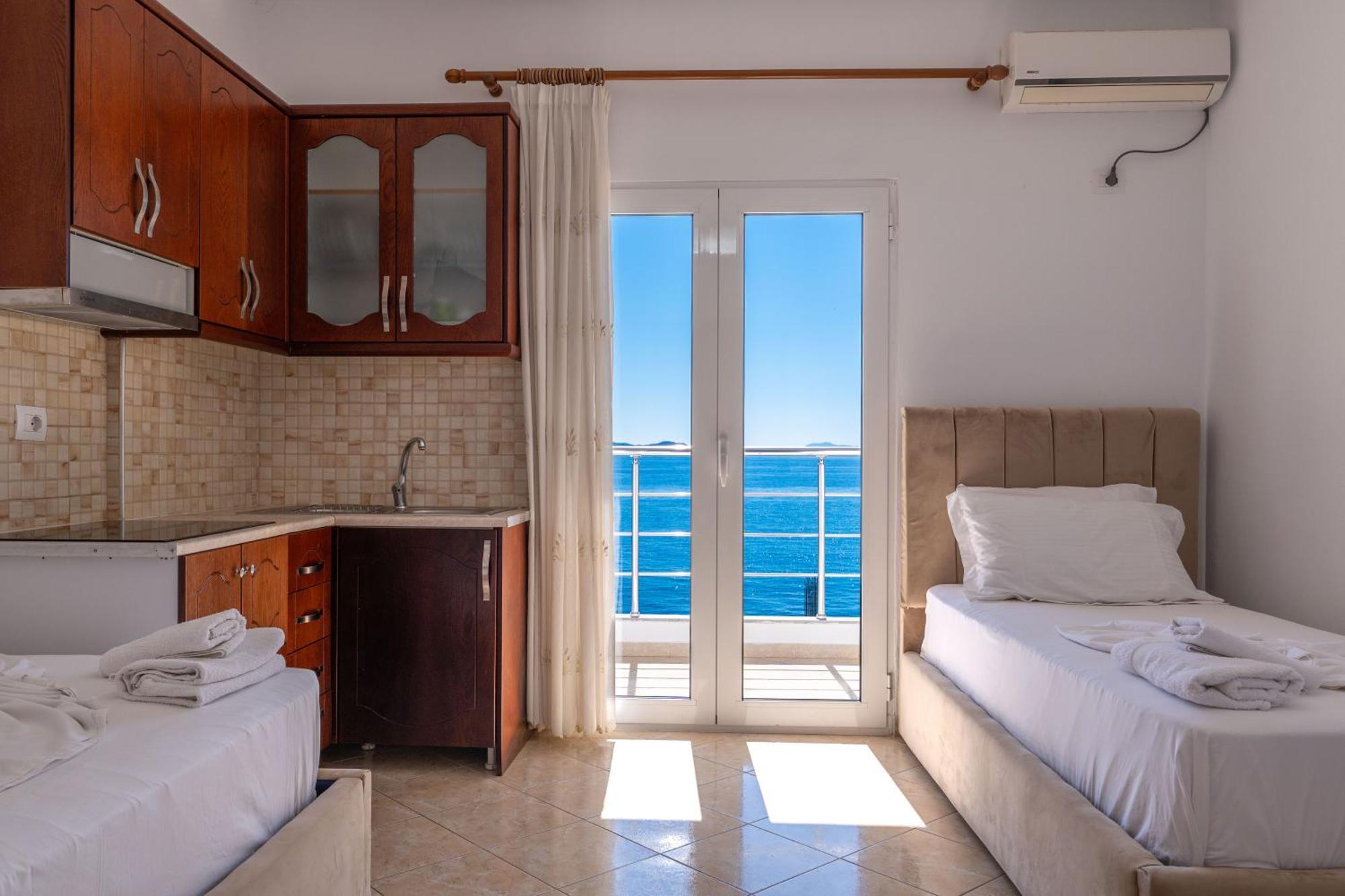 Erioni Hotel Sarande Exterior photo